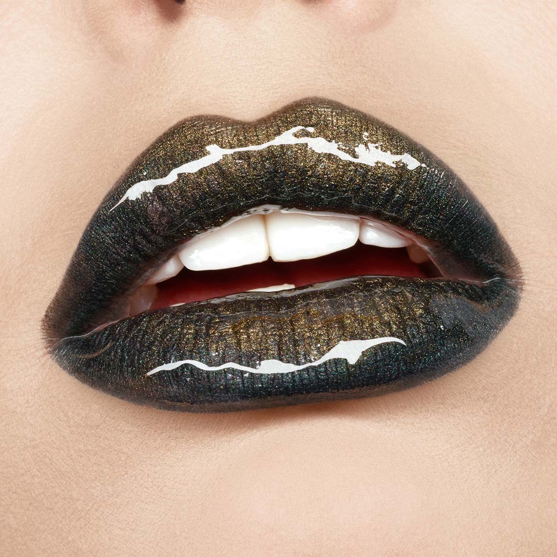 Lips Macro CloseUp for LOV cosmetics  - Marc Wuchner - Beauty Still Life Cosmetic and Texture Photographer, Frankfurt