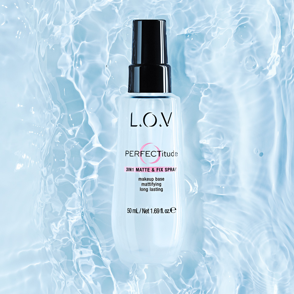 FixingSpray On Water  for lov cosmetics • Marc Wuchner • Cosmetic and Texture Photographer